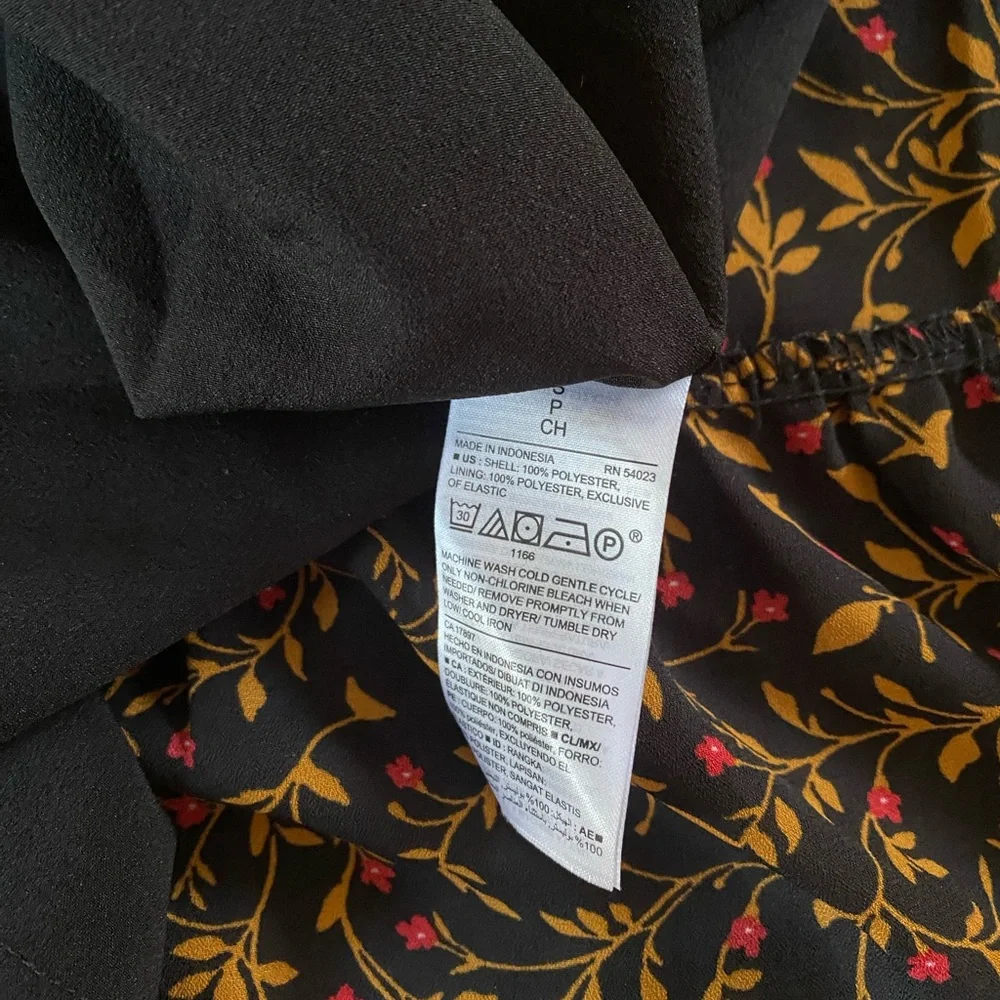 Old Navy Longsleeve Floral Dress - Picture 4 of 4